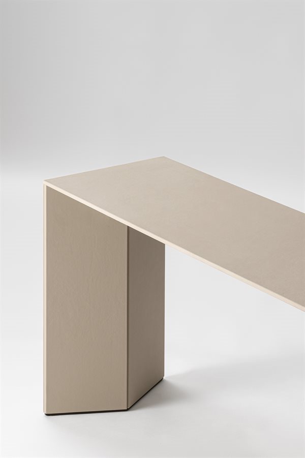 GallottiRadice_Dolm Console_det01_150RGB